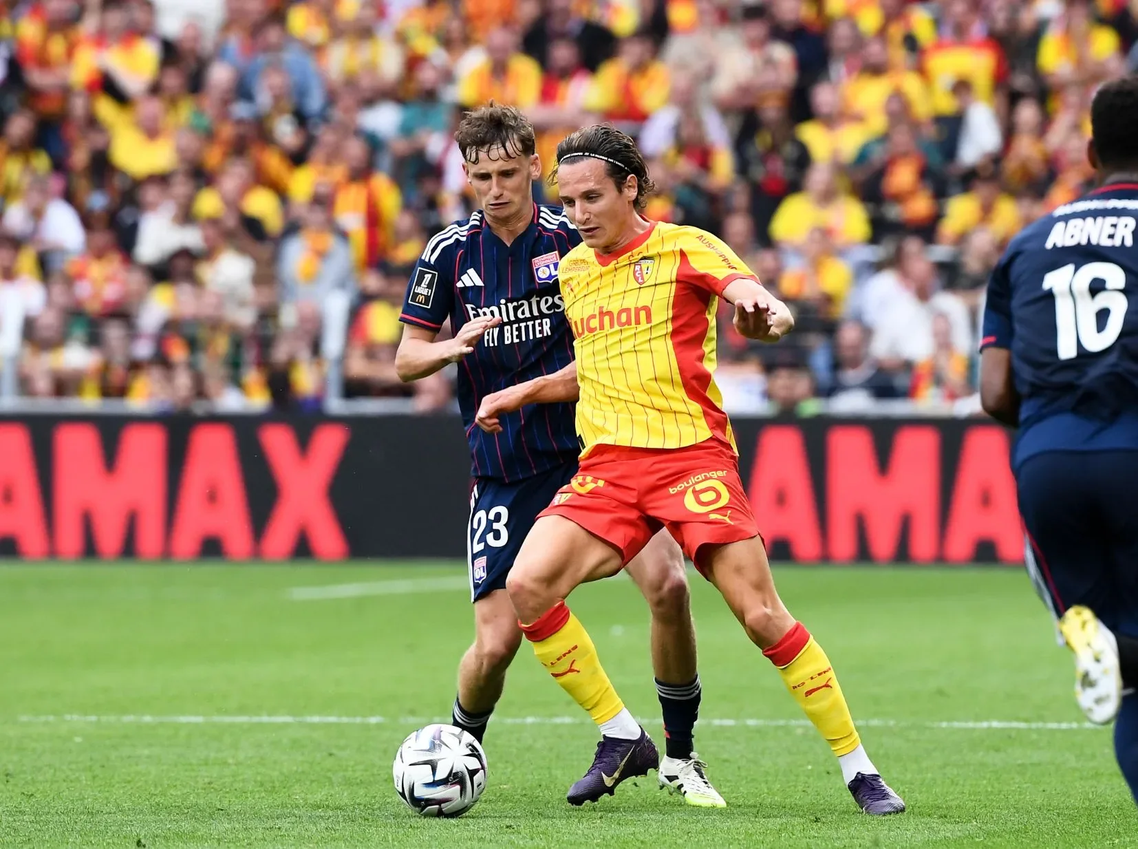 Florian Thauvin in Lens colors during a 2026 match